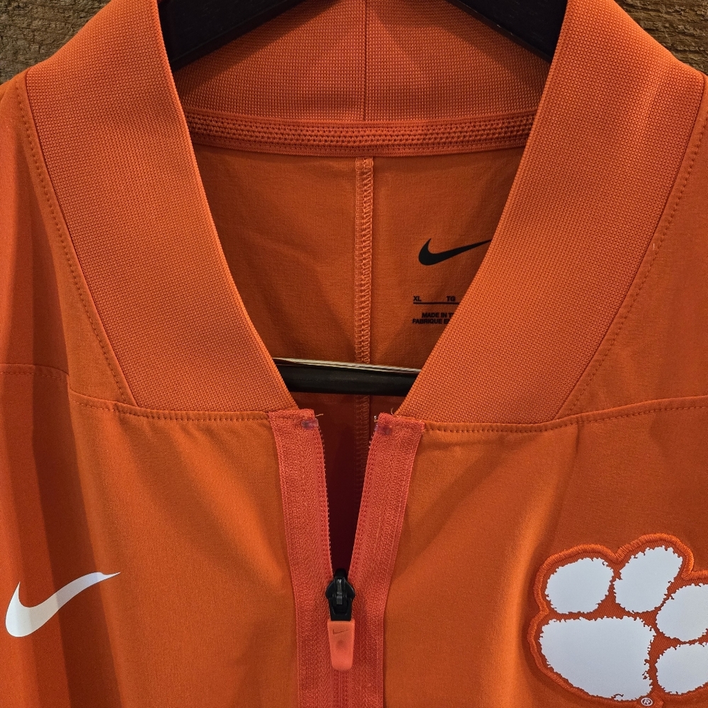 Clemson Tigers π
- Picture 4 of 10
